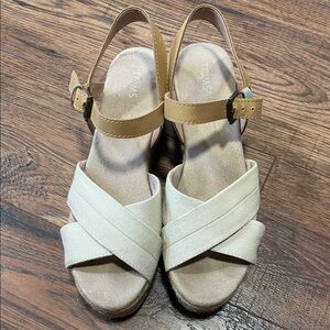 TOMS Women's Sandals in Cream and Tan